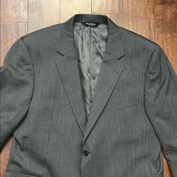 Jos. A. Bank Handsome Gray Blazer, Classic Fit, 100% Wool, Size 46R - Picture 3 of 15
